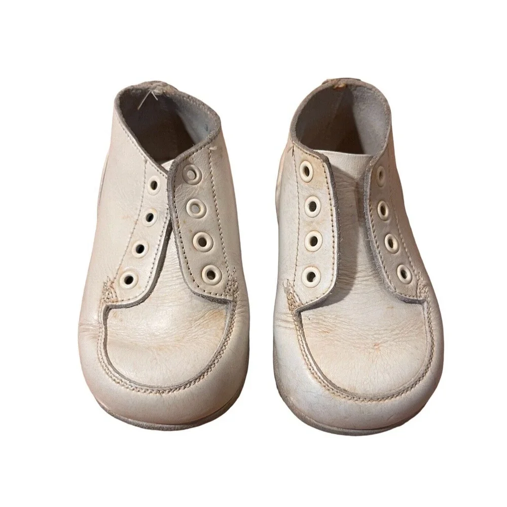Two pairs vintage baby shoes Buntees Leather and flowers on toes White